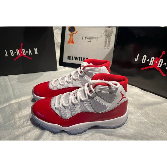 Nike Air Jordan Retro 11 XI Cherry White Black Varsity Red 2022 Men Size 9.5 main image 4
